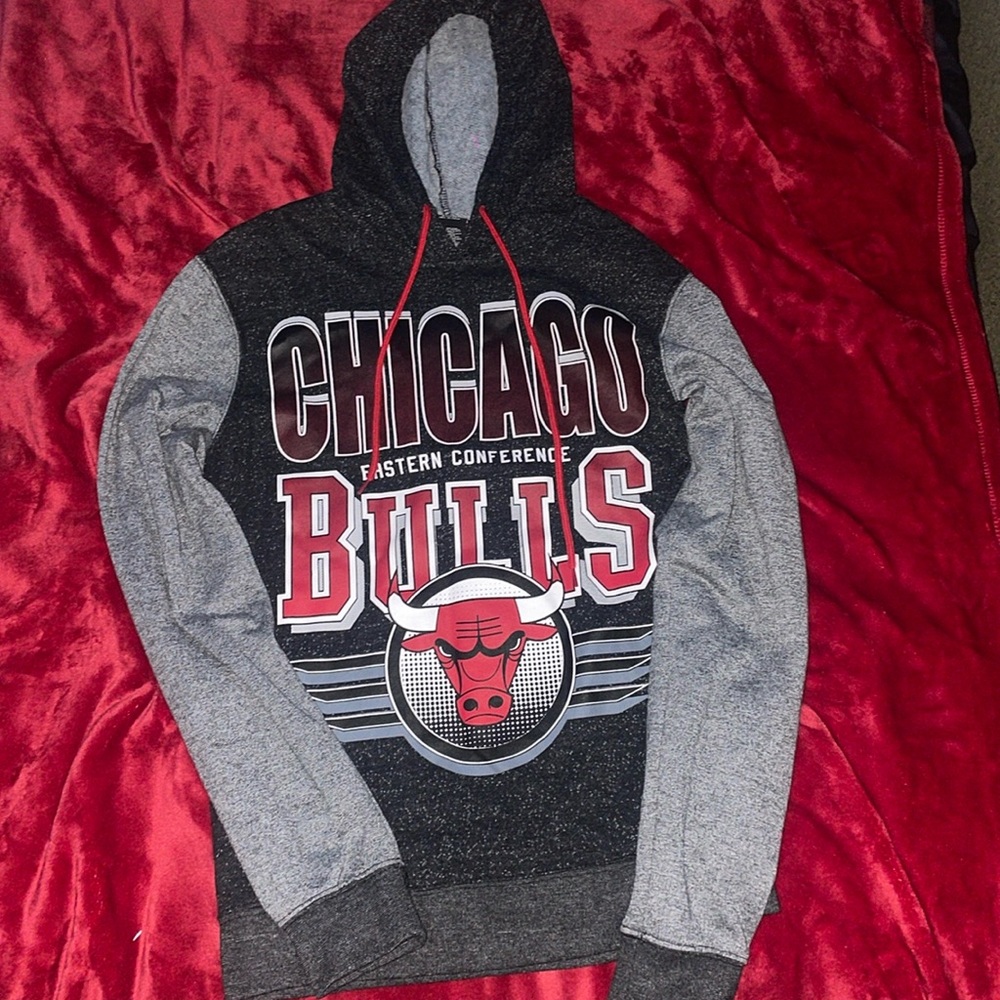 Chicago bulls light pullover hoodie